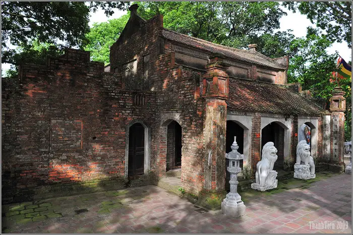 Tam quan Đền Chùa Bà Tấm