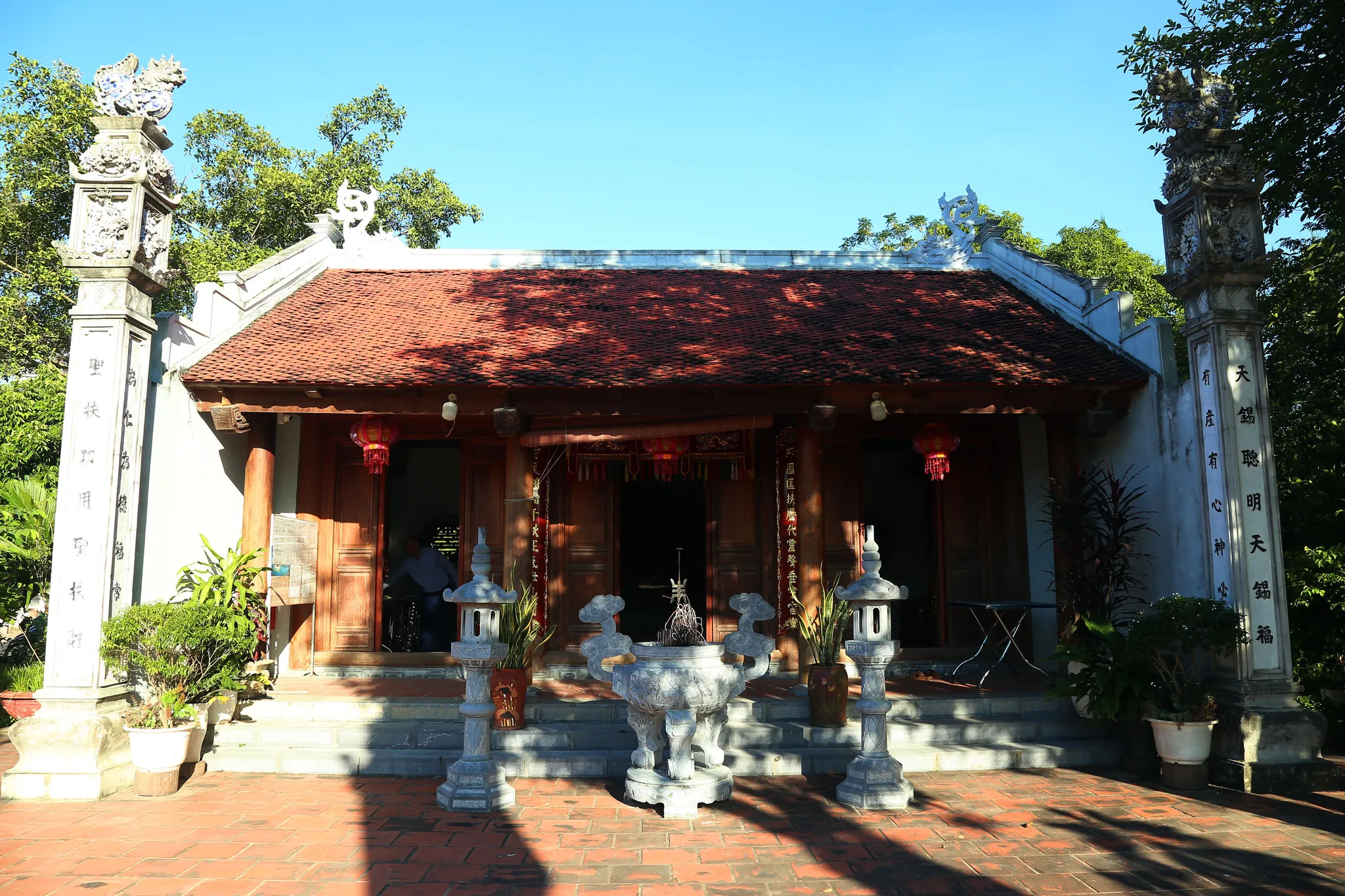 Chính điện miếu Ngọc Mạch
