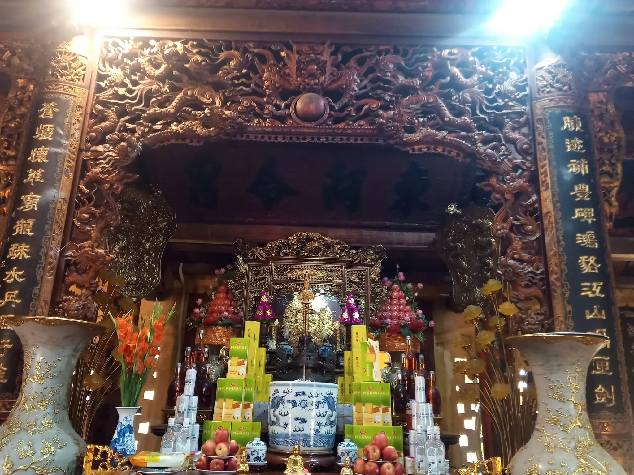 Cung công đồng trong Đền Trần Thương