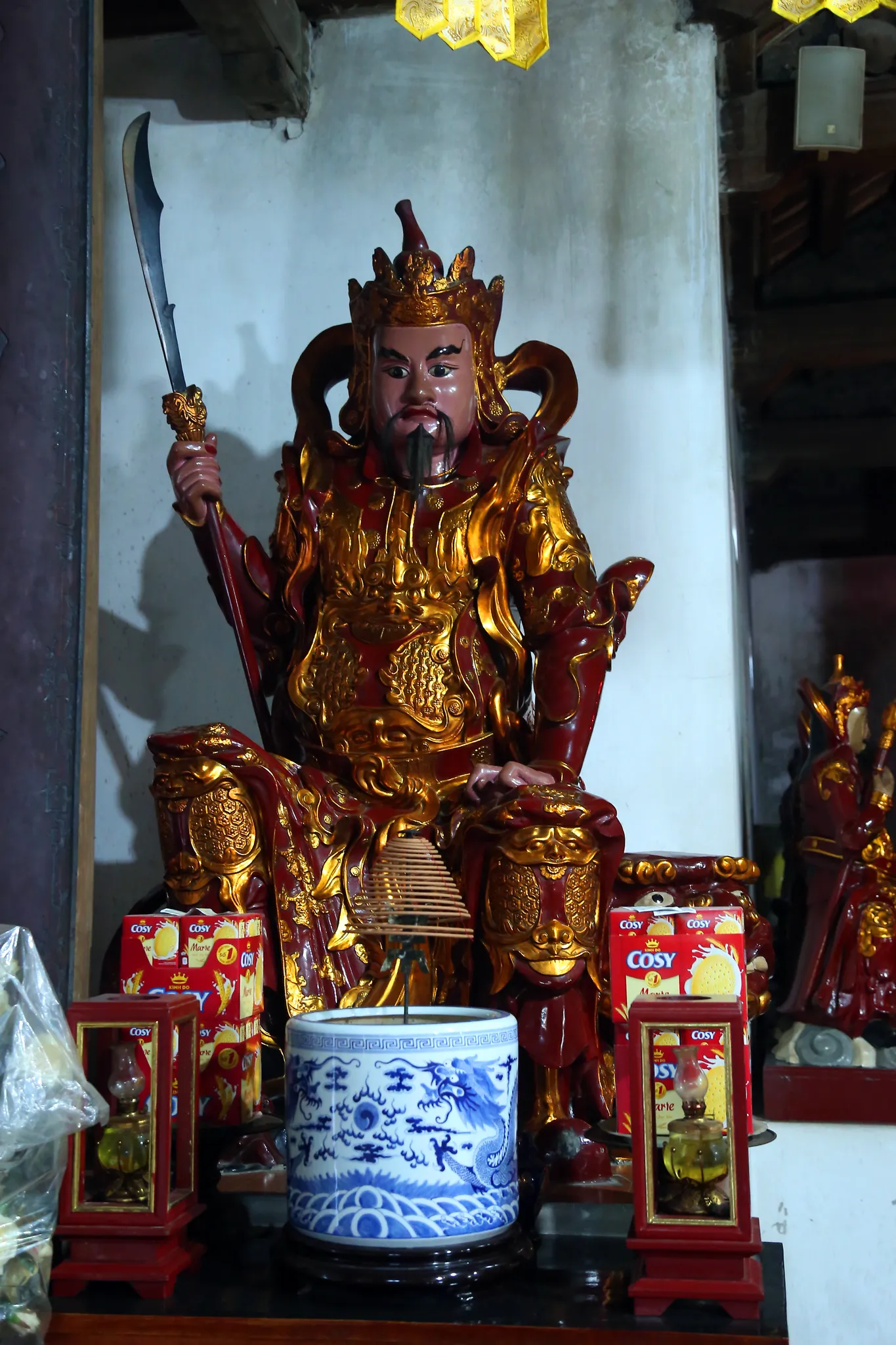 Tượng thờ trong chùa Ngọc Mạch