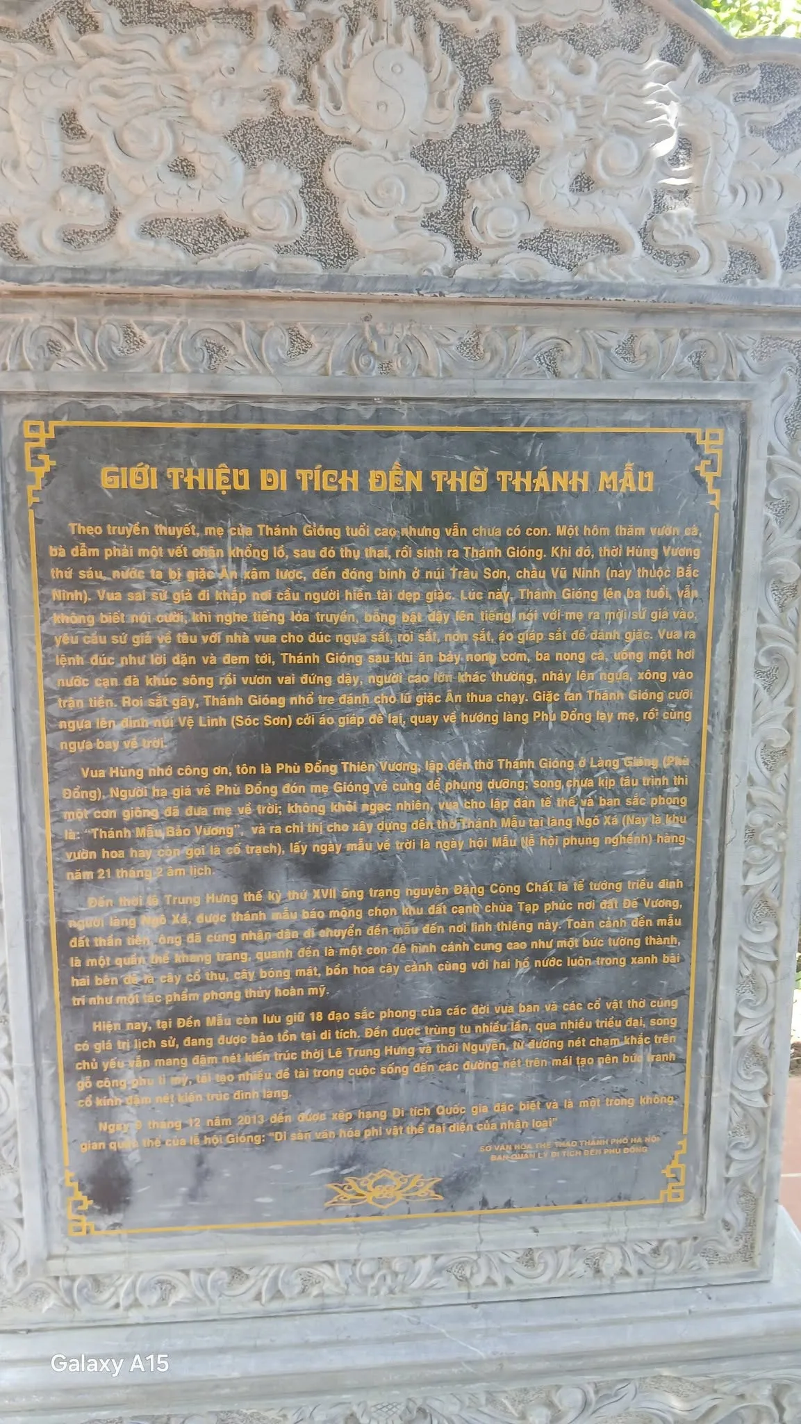 Bia di tích đền thờ Thánh Mẫu.