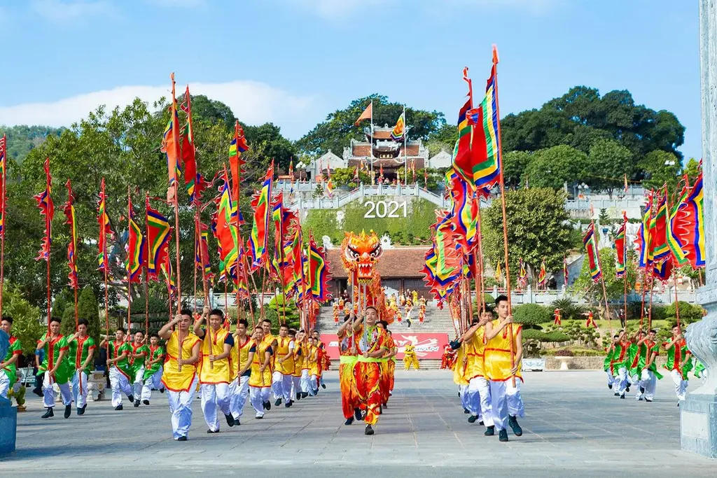 Những màn biểu diễn kì công tại Lễ hội Đền Cửa Ông