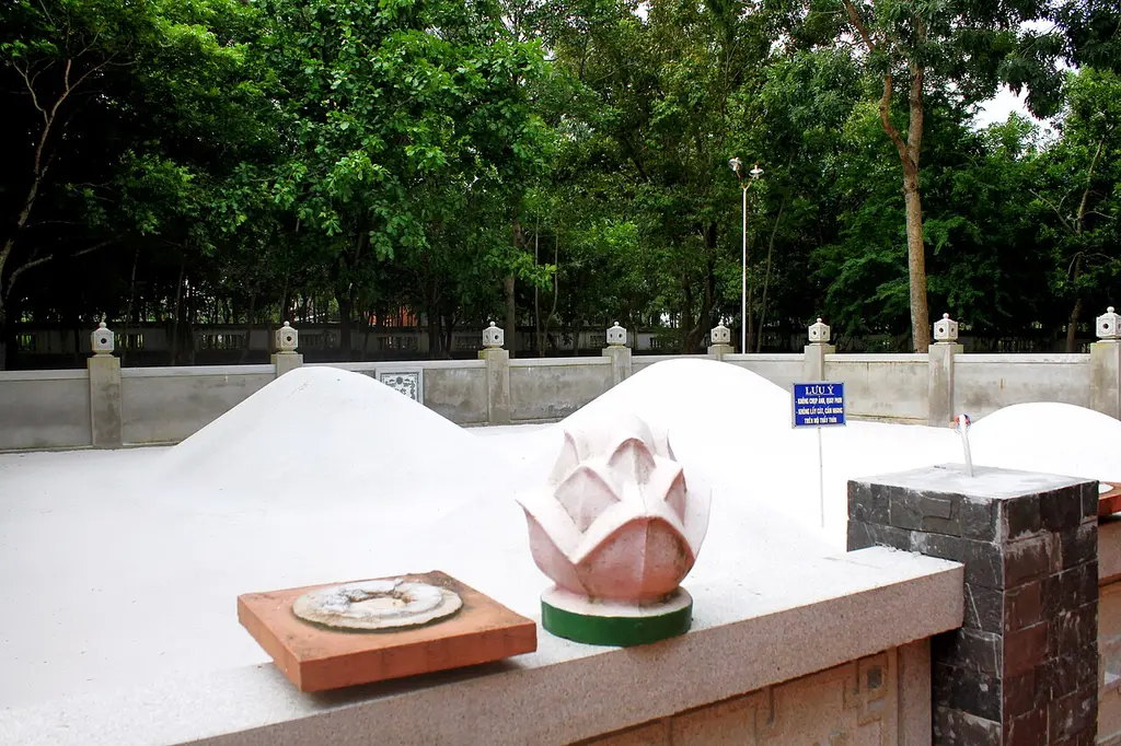 Khu mộ Thầy Thím