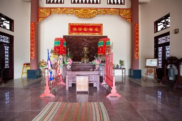 Bên trong di tích lịch sử Mộ Thủ Khoa Bùi Hữu Nghĩa