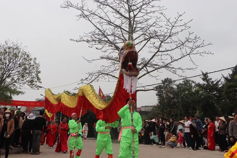 Đoàn rước tại Lễ hội Làng Bình Hải
