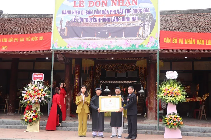 Trao chứng nhận Lễ hội làng Bình Hải