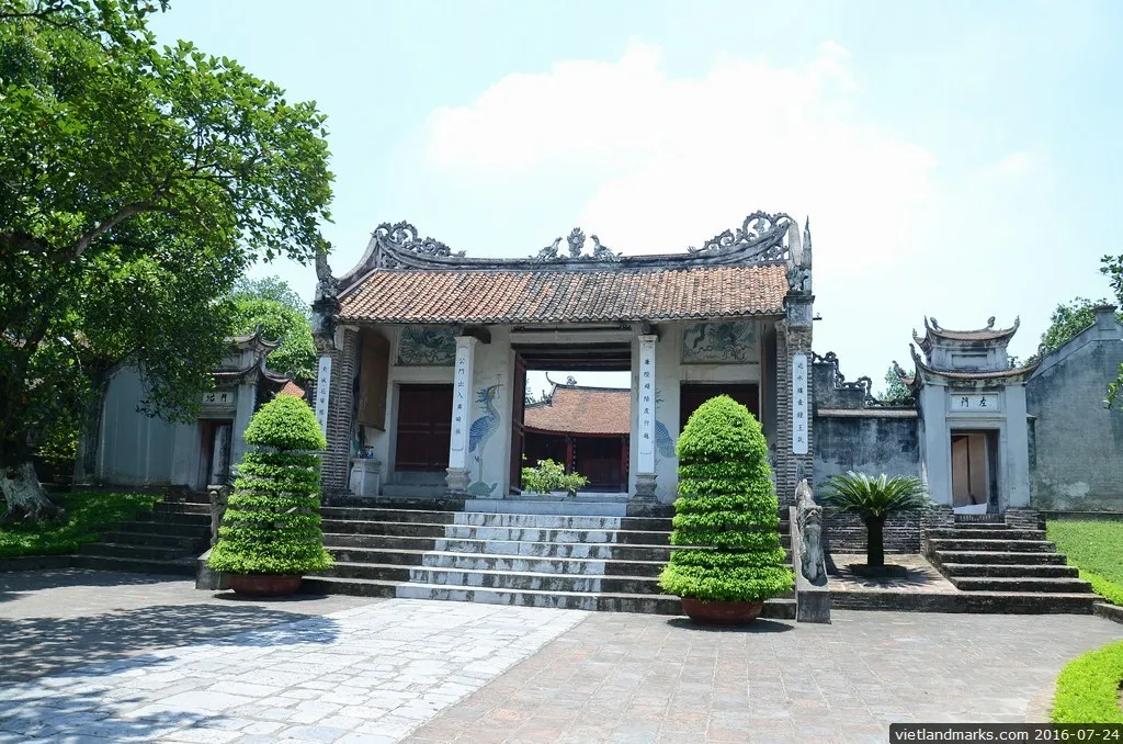 Nghi môn di tích Cổ Loa