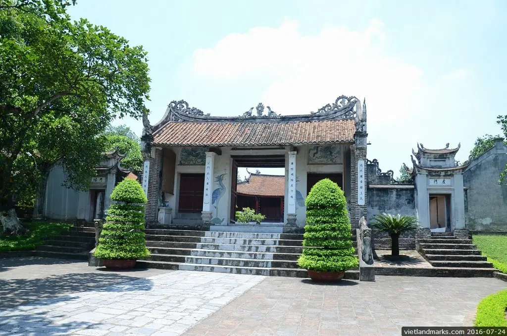 Nghi môn di tích Cổ Loa