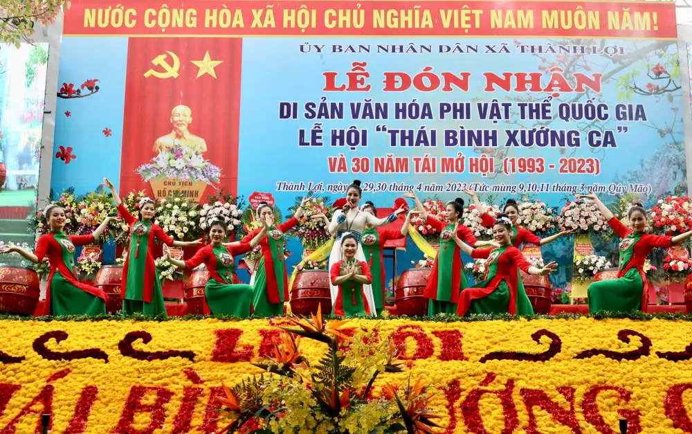 Văn nghệ tại Lễ hội Thái Bình xướng ca