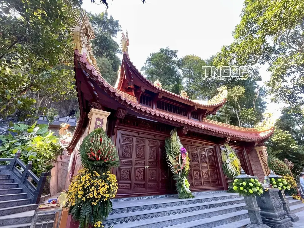 Cận cảnh Đền Đuổm