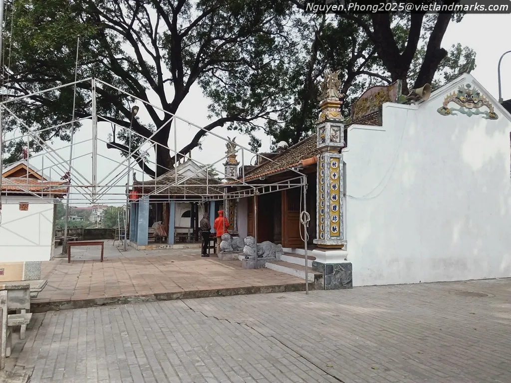 Khuôn viên Quán Bến