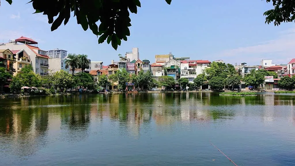 Không gian cảnh quan di tích Hồ Hữu Tiệp và xác máy bay B52