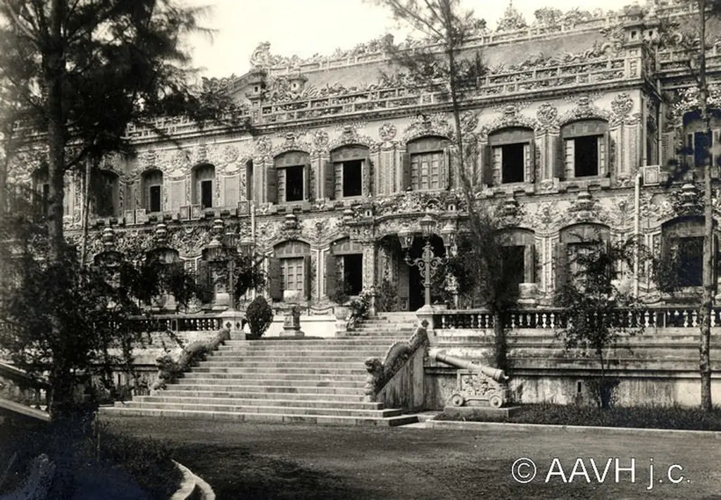 Điện Kiến Trung năm 1930