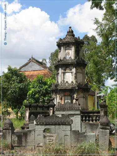 Tháp đá tại Chùa Phước Lâm