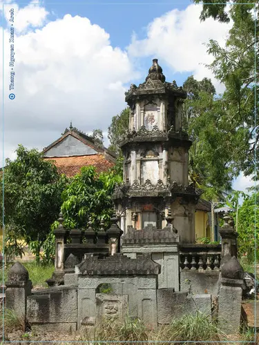Tháp đá tại Chùa Phước Lâm