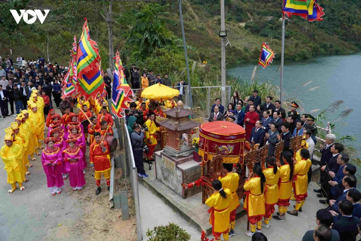 Nghi thức rước Lễ hội đền thờ vua Lê Thái Tổ