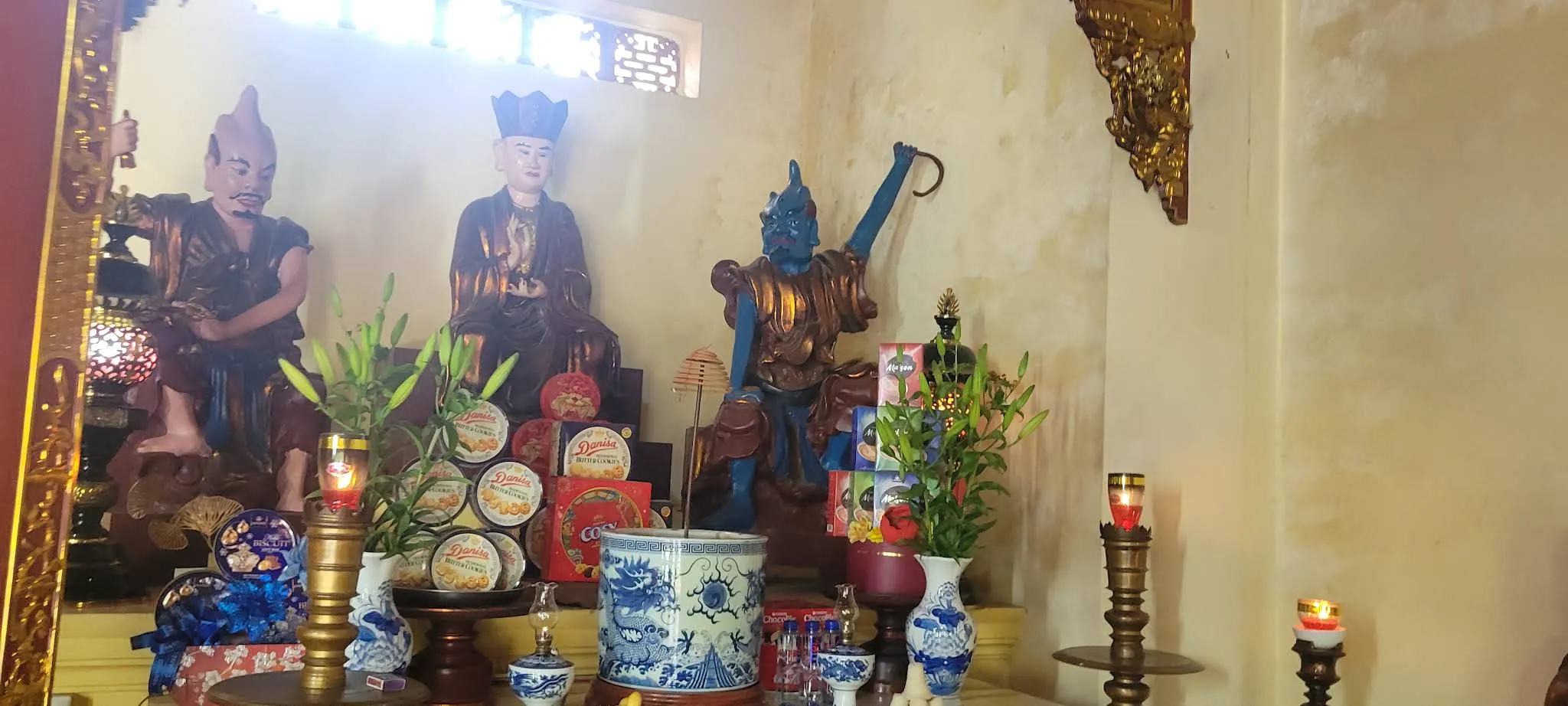 Cảnh quan bên trong Chùa Giang Xá
