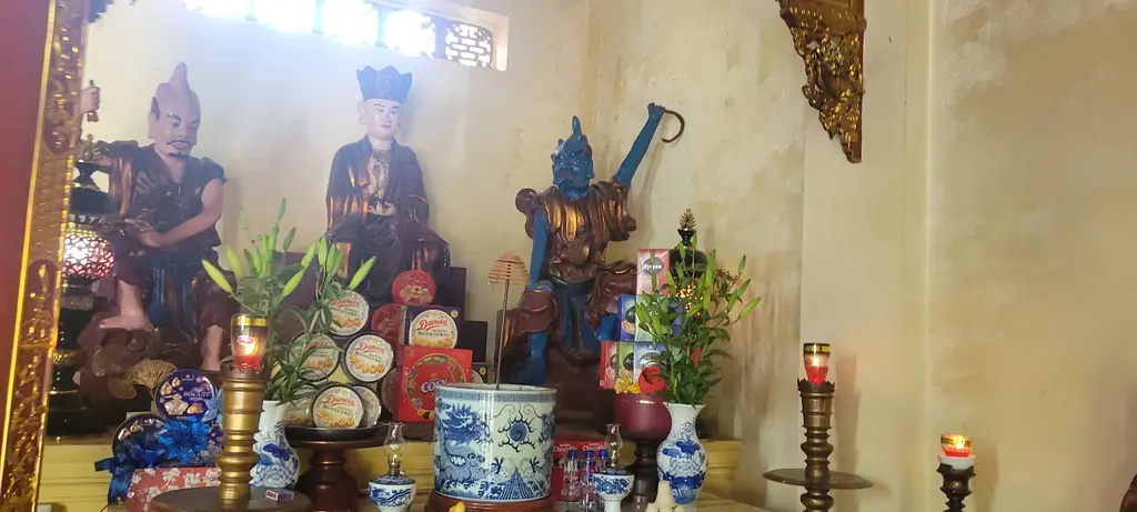 Cảnh quan bên trong Chùa Giang Xá