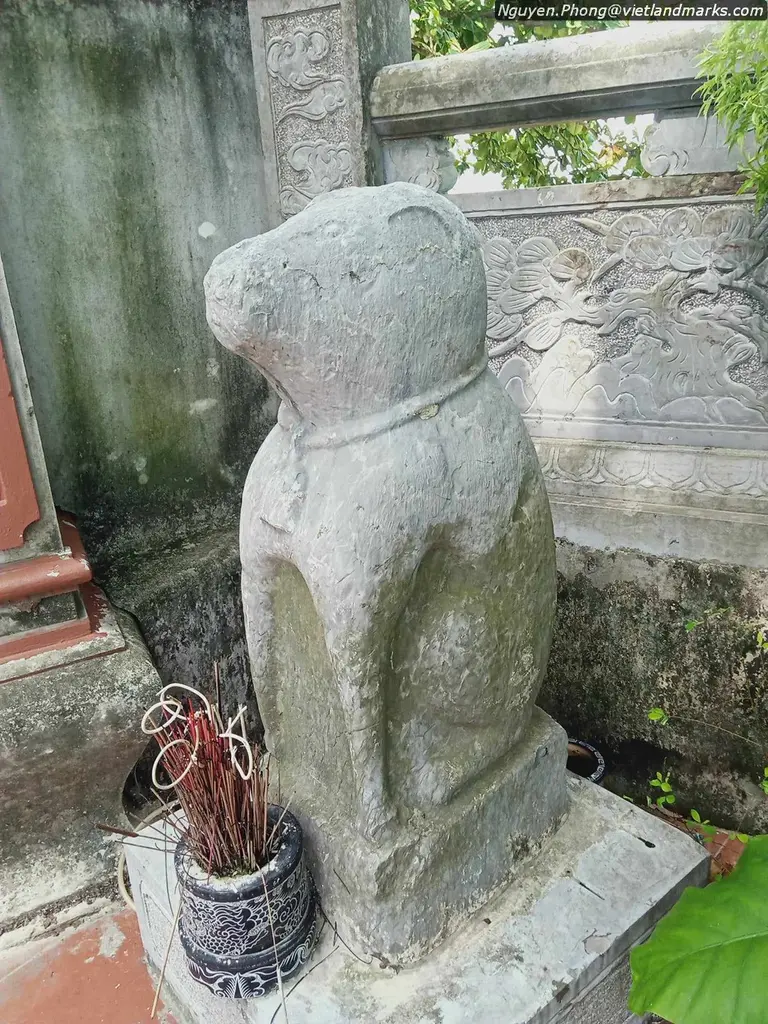 Tượng chó đá tại Lăng quận công Chu Xuân Hãn