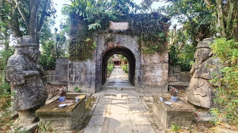 Cổng vào Đền thờ Nguyễn Văn Nghi