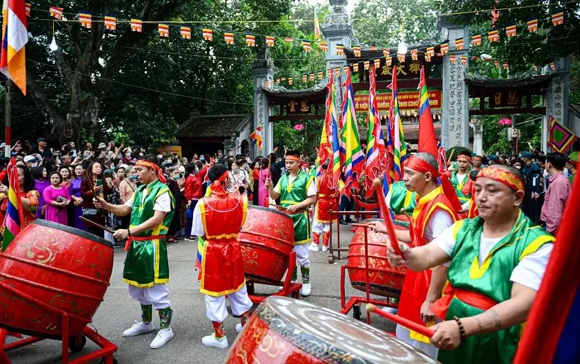 Quang cảnh Hội chùa Láng