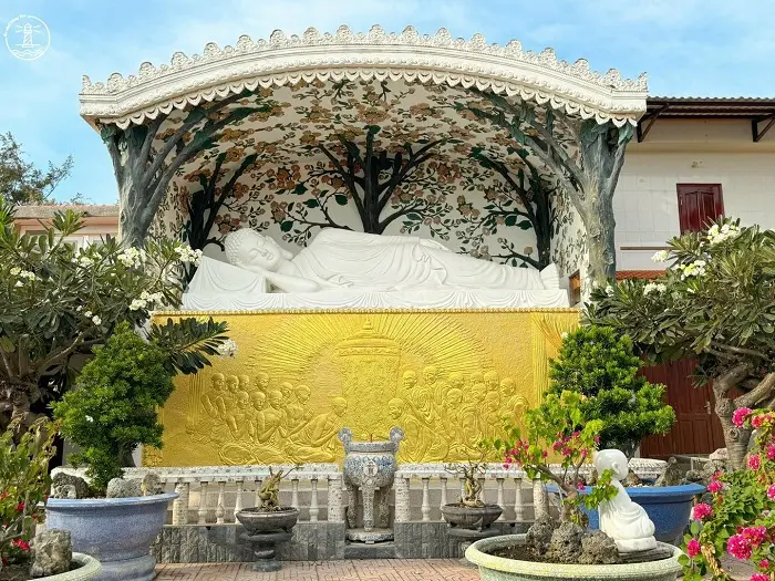 Tượng Phật nằm tại Tịnh xá Ngọc Hải