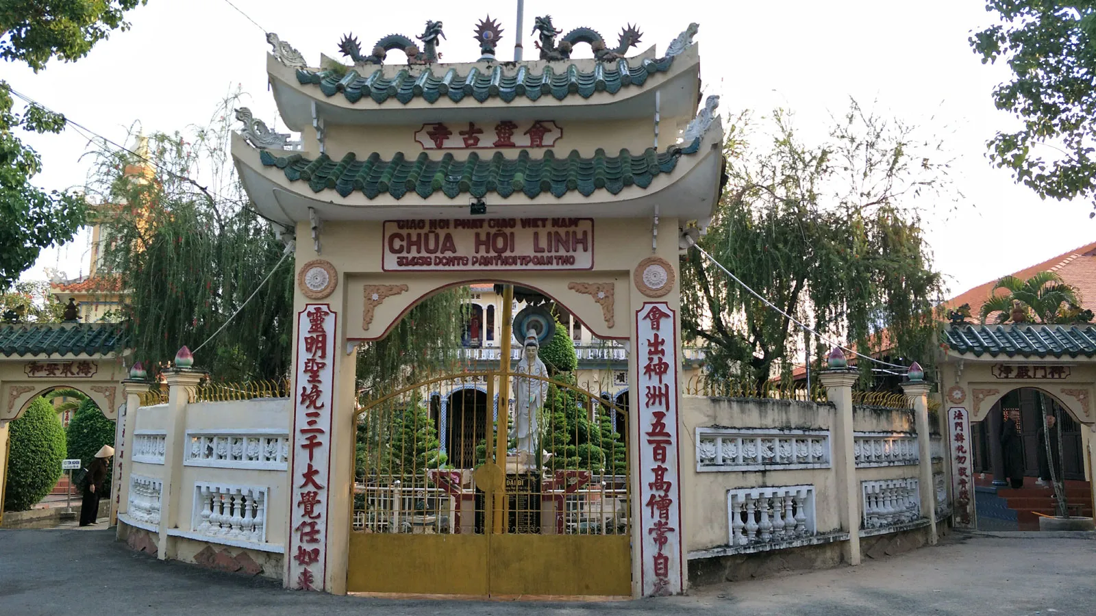 Cổng Chùa Hội Linh