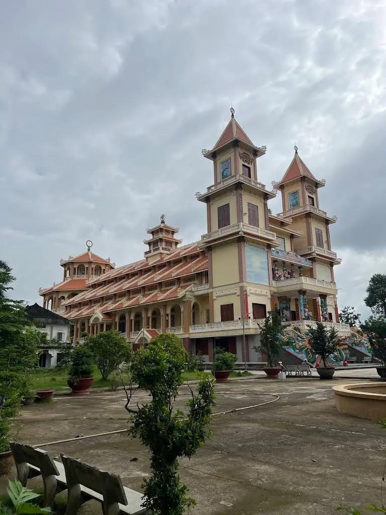 Cảnh quan khu di tích Tòa Thánh Cao Đài Tiên Thiên