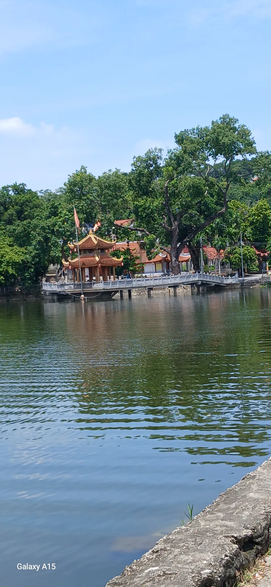 Cảnh quan thủy đình làng Ninh Sơn