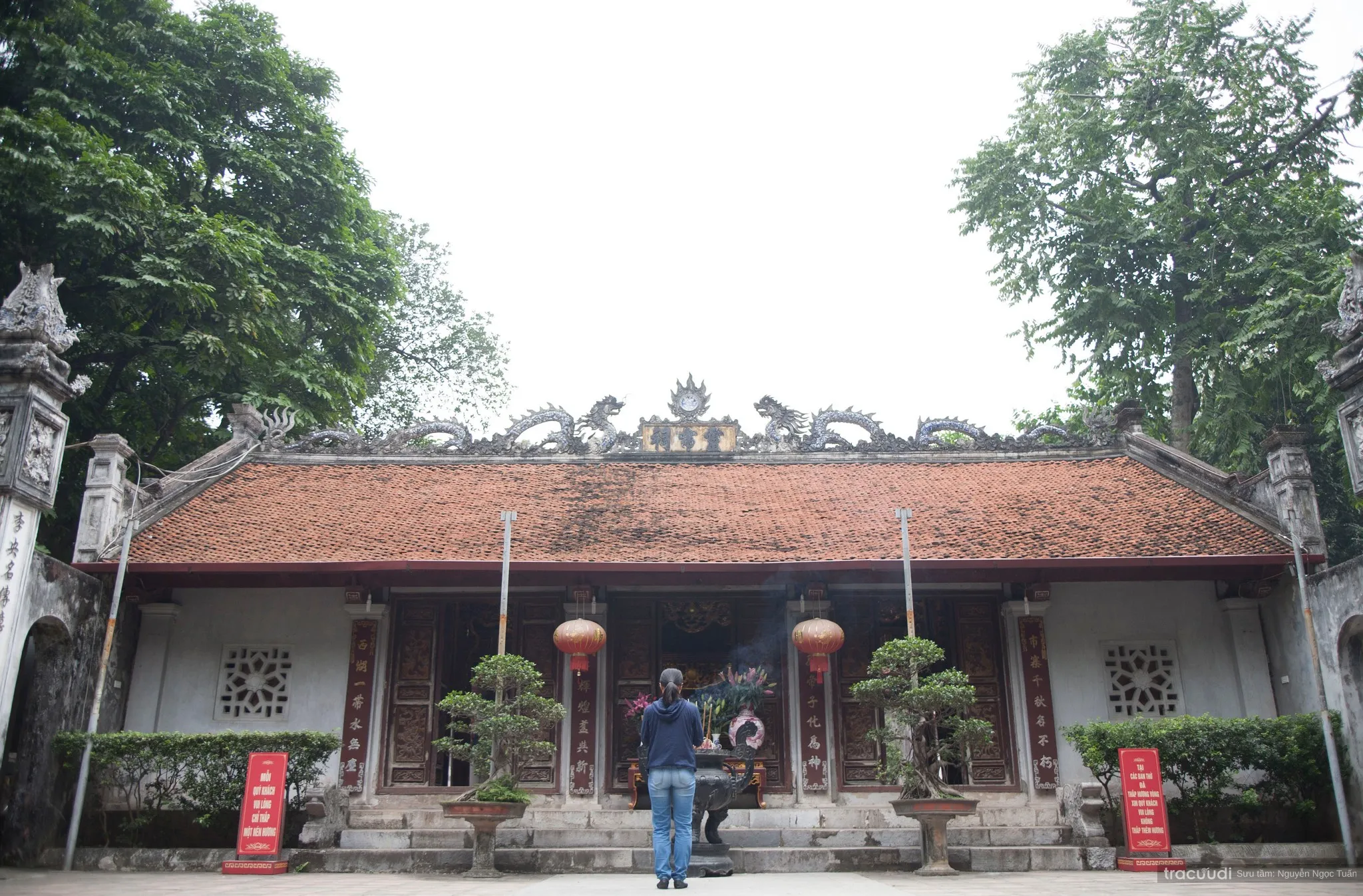 Không gian cảnh quan chính điện Đền Voi Phục