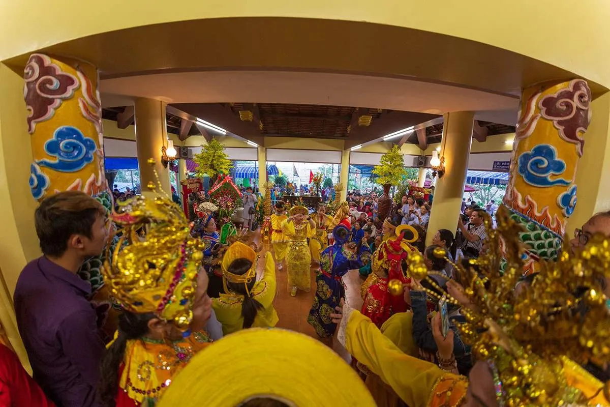 Quang cảnh Lễ hội Am Chúa