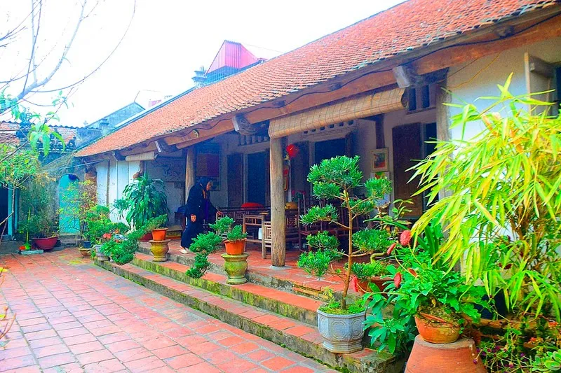 Nhà cổ Bà Điền 200 năm tuổi tại Làng cổ Đường Lâm