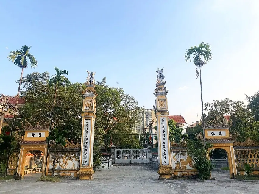 Cổng đình Hạ Yên Quyết