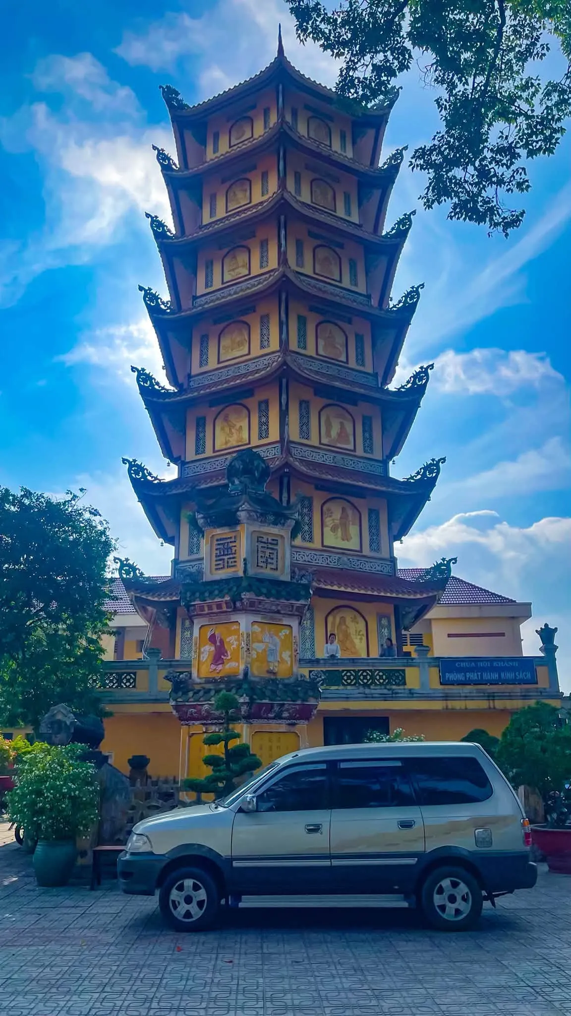 Bảo tháp tại Chùa Hội Khánh