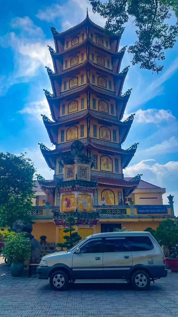 Bảo tháp tại Chùa Hội Khánh
