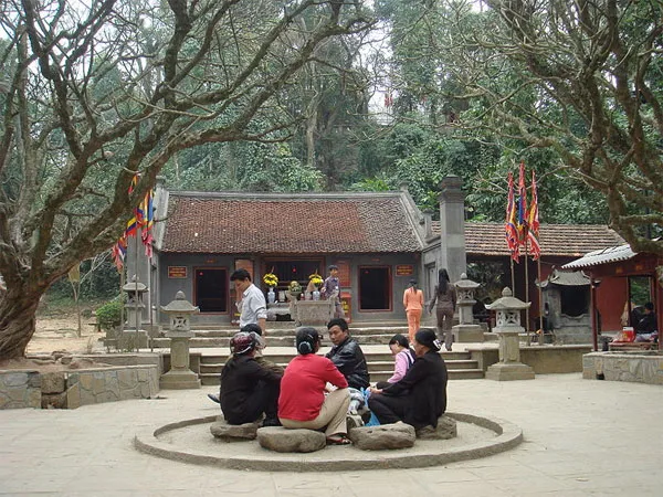 Không gian tại Đền Trung