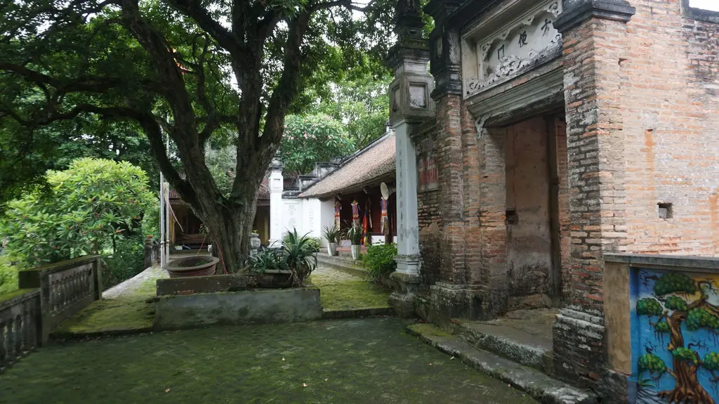Khuôn viên Chùa Kem