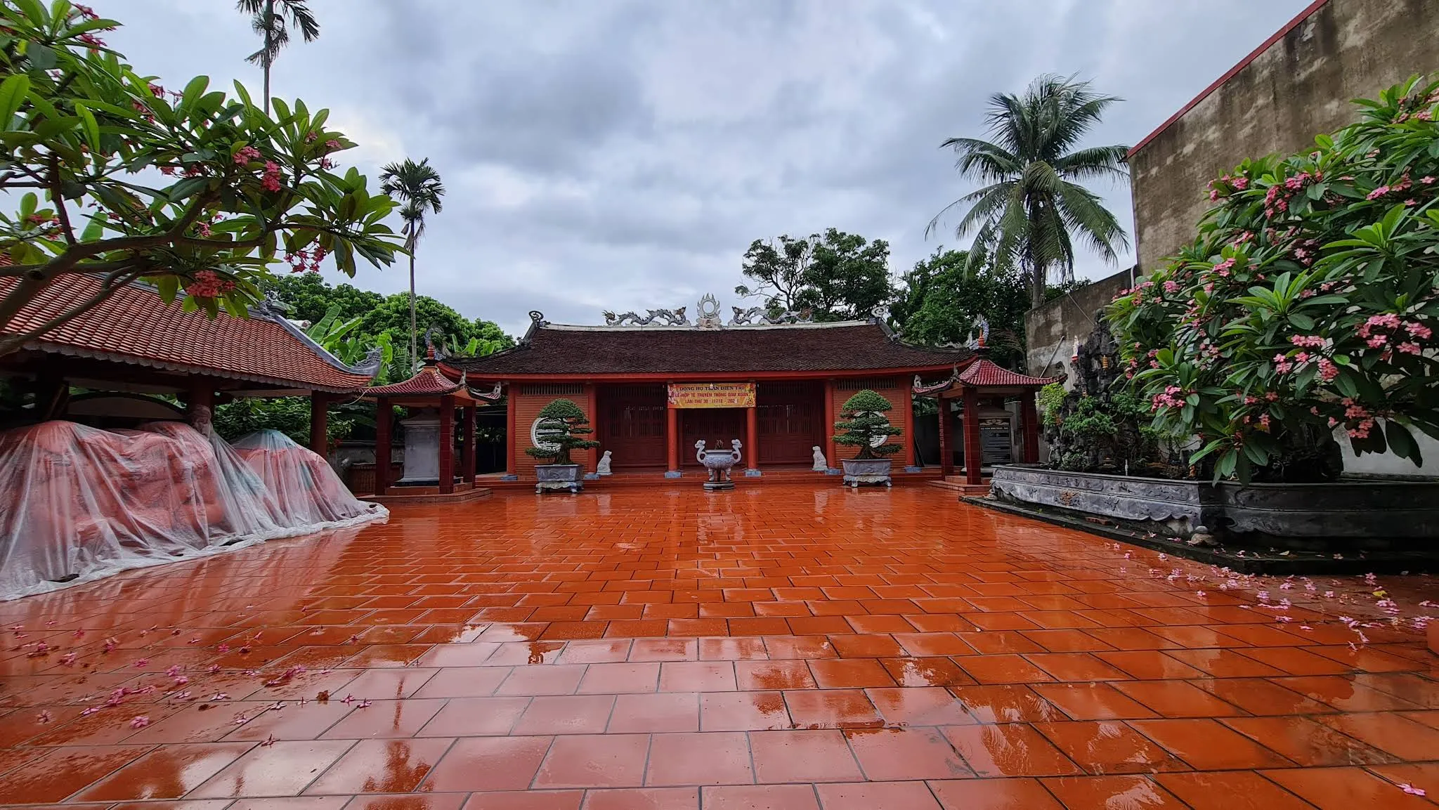 Mộ Và Nhà Thờ 3 Tiến Sĩ Trần Thọ, Trần Cảnh, Trần Tiến