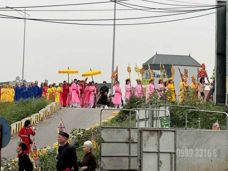 Đoàn rước tại Hội làng Mỹ Ả