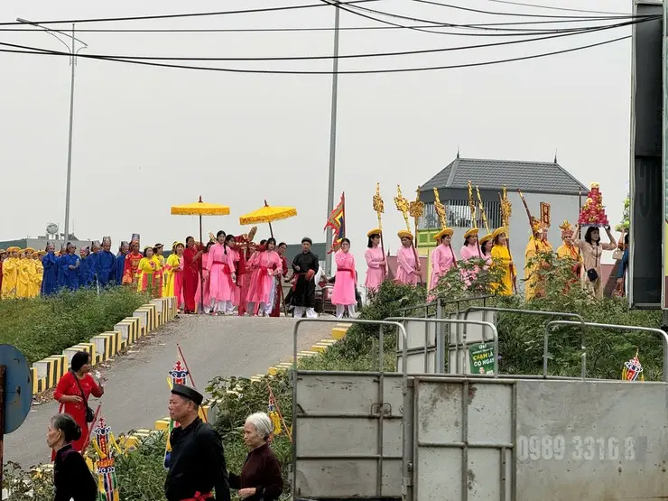 Đoàn rước tại Hội làng Mỹ Ả