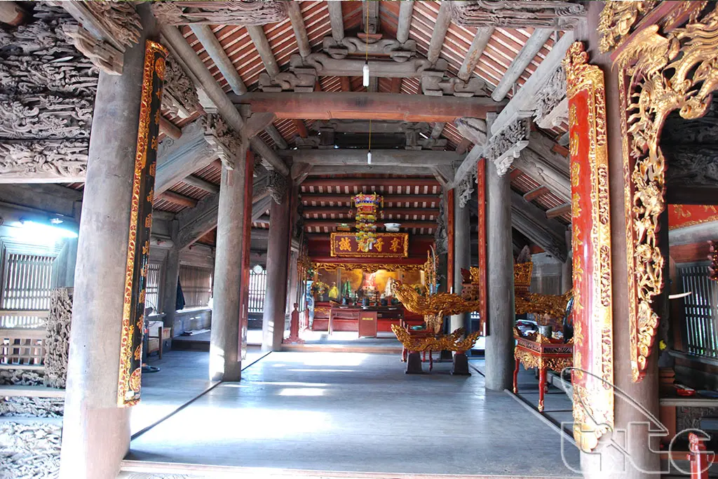 Không gian bên trong Đình Hàng Kênh