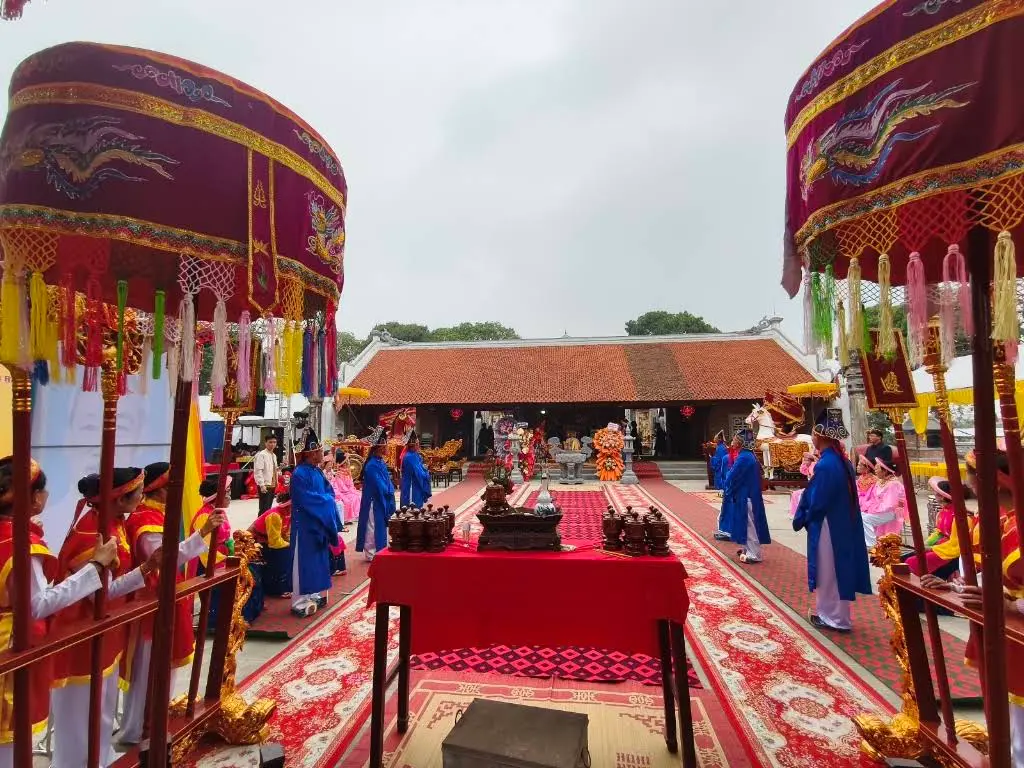 Đền Hồ Đề mùa lễ hội