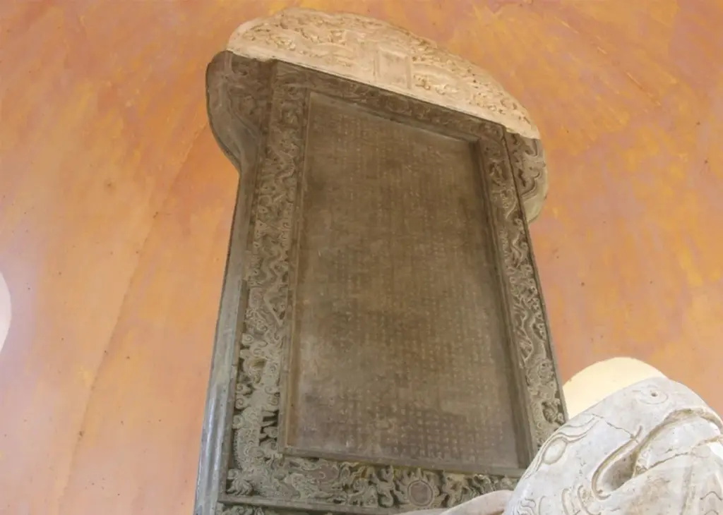 Bia đá tại Chùa Thiên Mụ