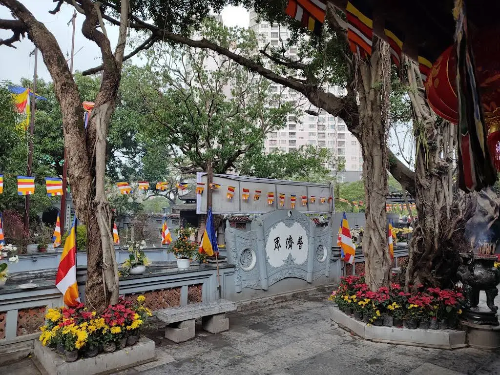 Không gian cảnh quan di tích Chùa Hà