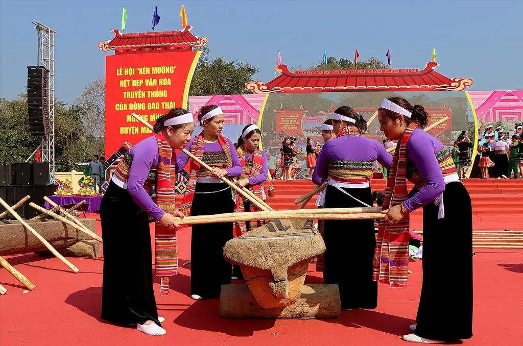 Tái hiện hoạt động văn hóa “Keng Loóng” tại Lễ hội Xên Mường