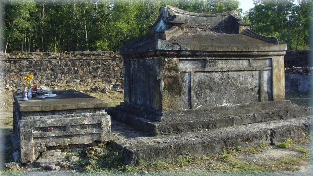 Mộ và hương án tại Lăng Vĩnh Diên