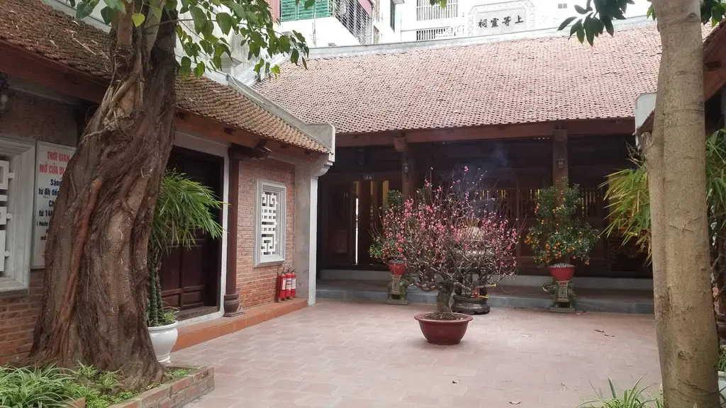 Không gian cảnh quan di tích Đền Phù Ủng ngày xuân