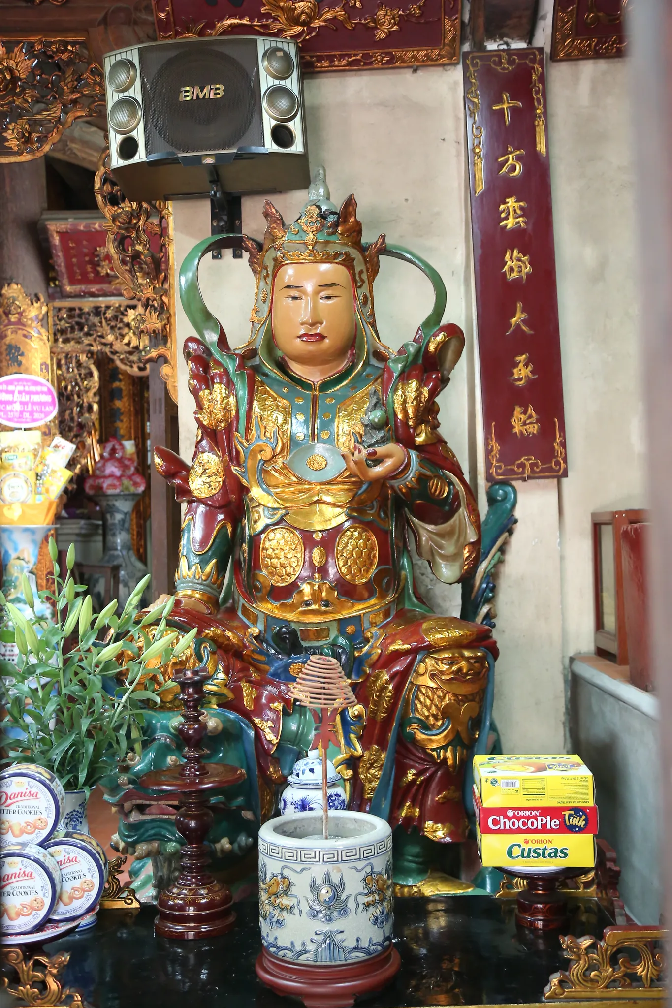 Tượng hộ pháp trong chùa Đại Bi