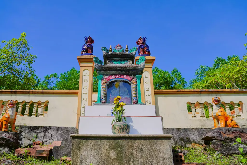 Cảnh quan di tích Núi Thiên Nhẫn Và Thành Lục Niên