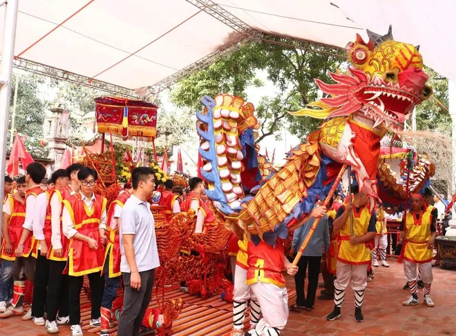 Lễ rước kiệu Thánh tại Hội làng Lễ Khê